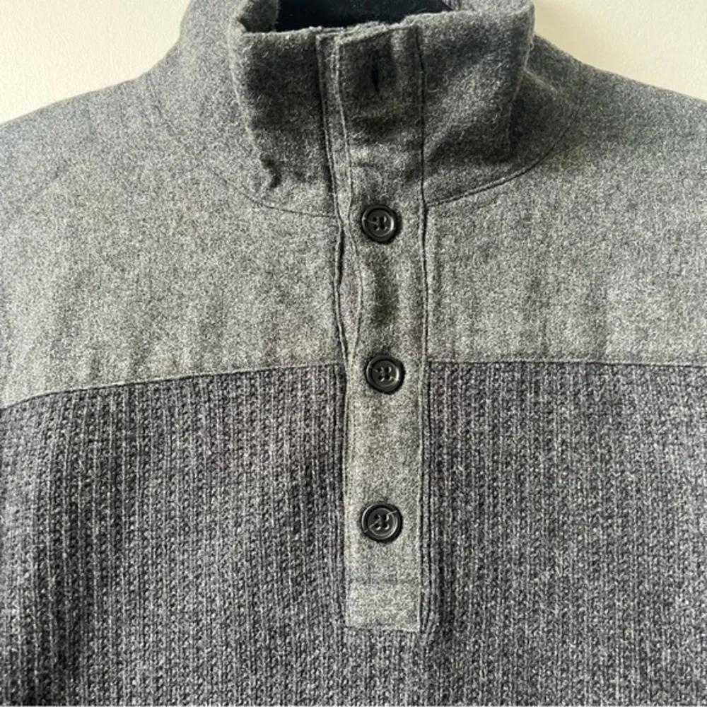 Banana Republic Button Charcoal Gray‎ Sweater